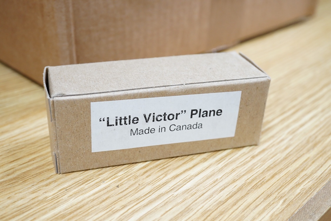 Ten wood working planes by Stanley, Record, Rali, etc. including five block planes; a Stanley No.140 skew block plane, a No.130, a No.131, a record No.0130, a box two-handled scraping plane, etc.